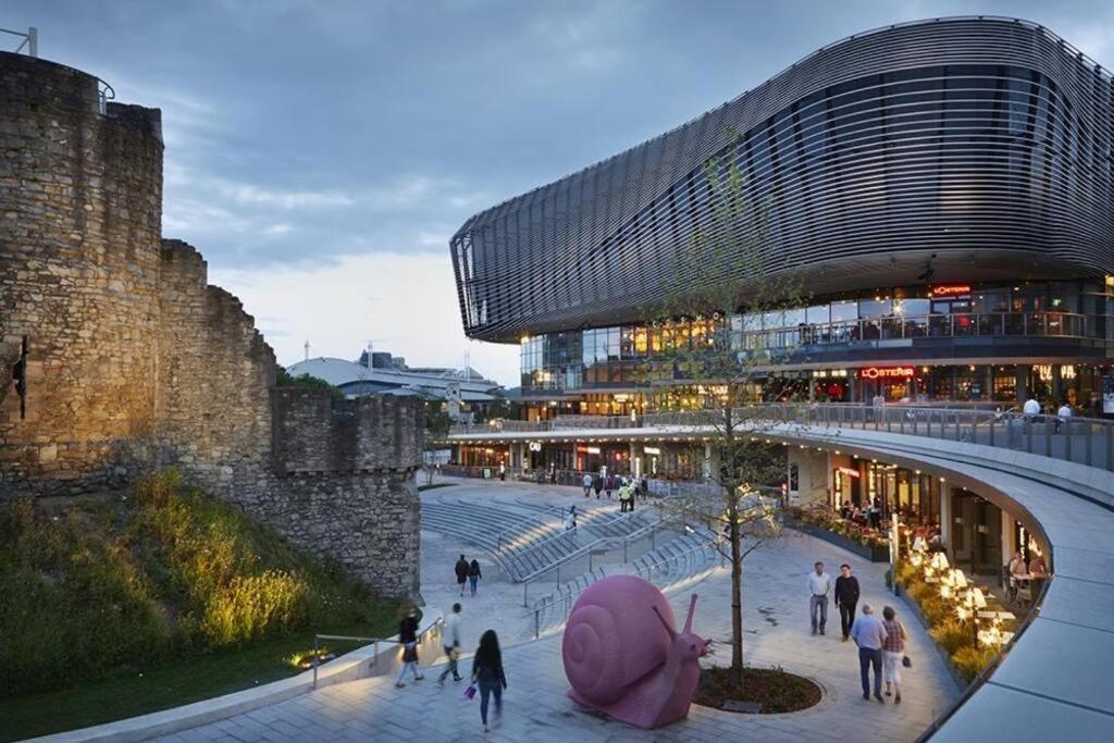 Trendy Centre With Free Parking *